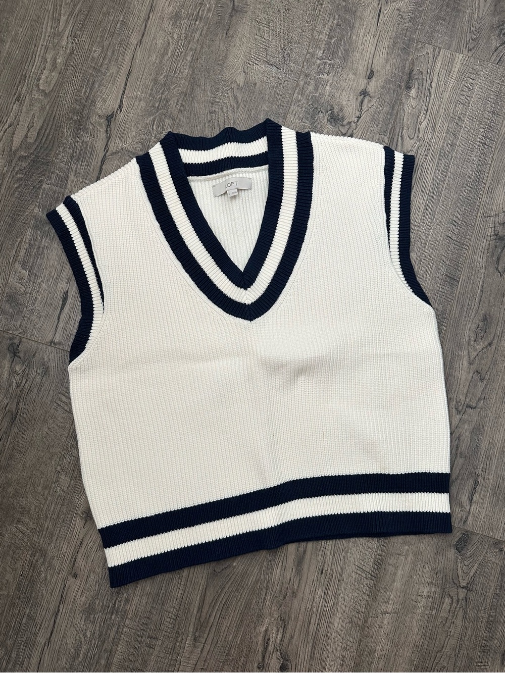 LOFT Navy and White V-neck Knit Sweater Vest. Size L